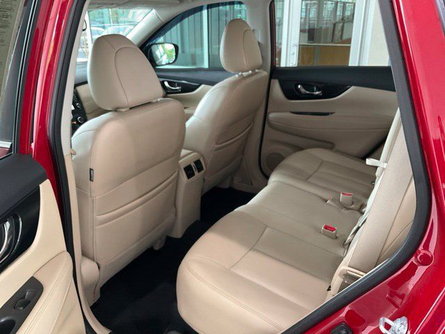 Used 2017 Nissan Rogue SL w/ SL Premium Package FWD image 18