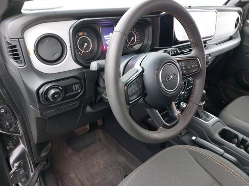 Used 2024 Jeep Wrangler Willys image 4