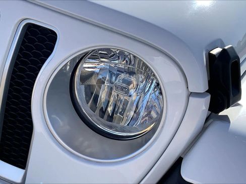 Used 2023 Jeep Wrangler Sahara image 27