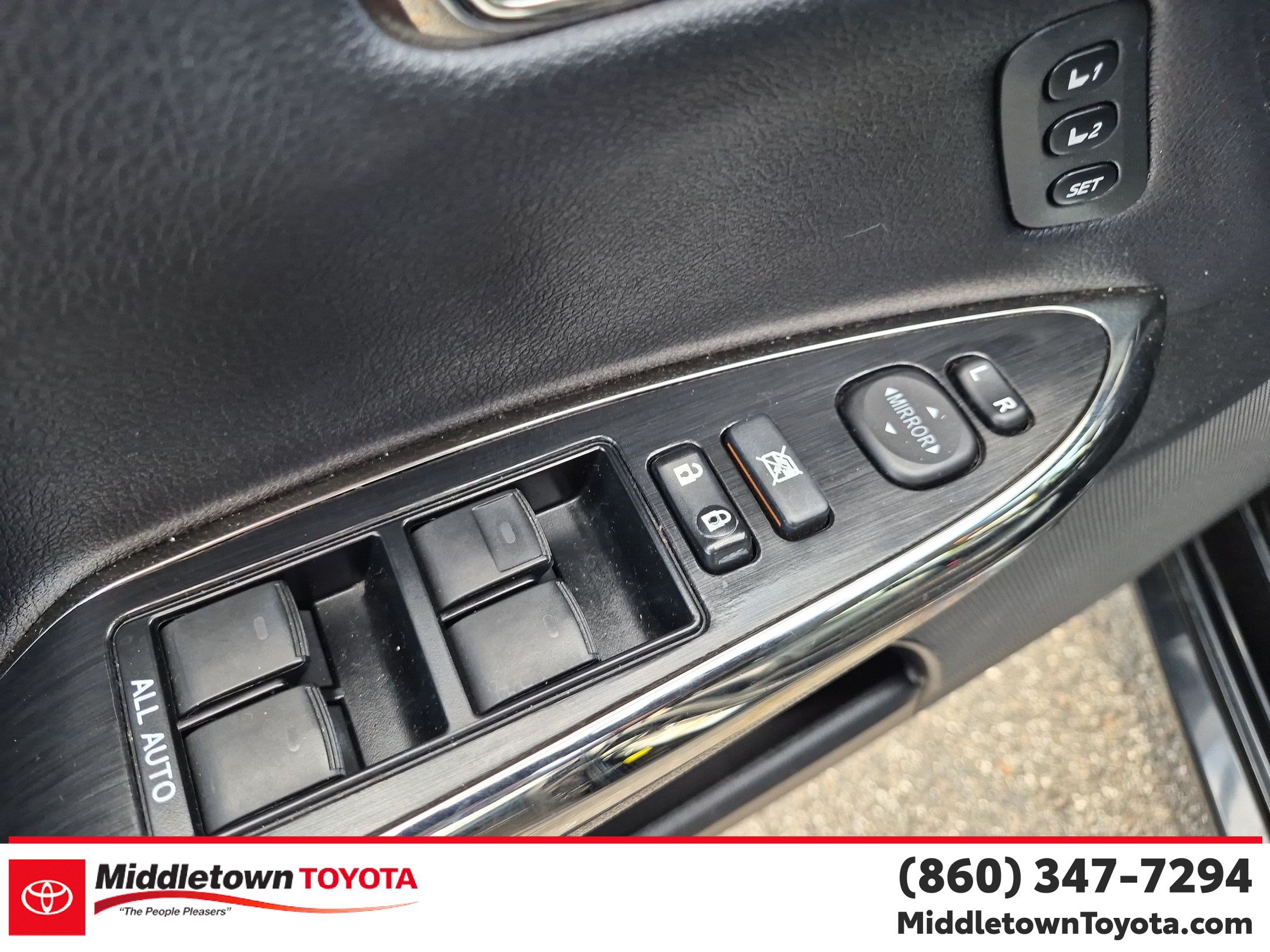Used 2015 Toyota Avalon XLE Touring FWD image 12