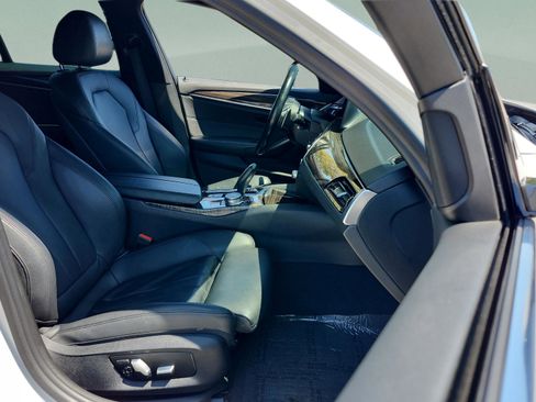 Used 2018 BMW 530i xDrive image 21