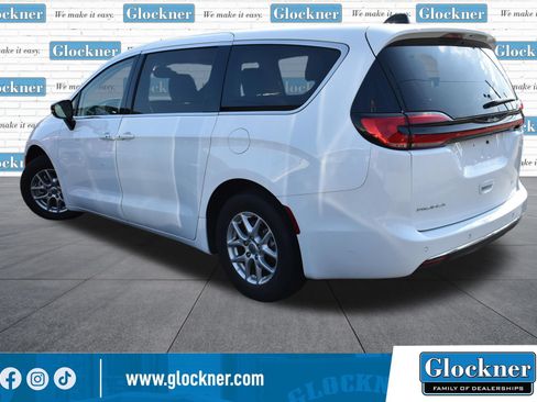 Used 2023 Chrysler Pacifica Touring-L FWD image 13