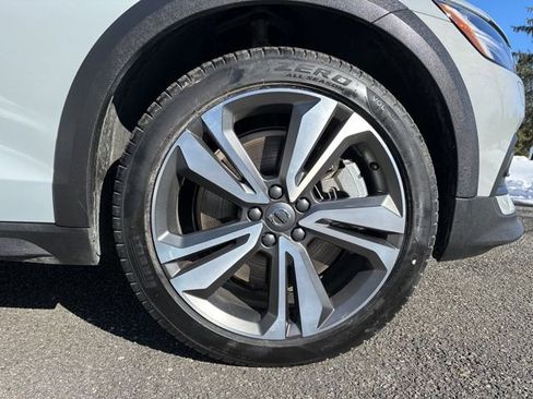 Certified 2025 Volvo V60 B5 Cross Country Plus image 11