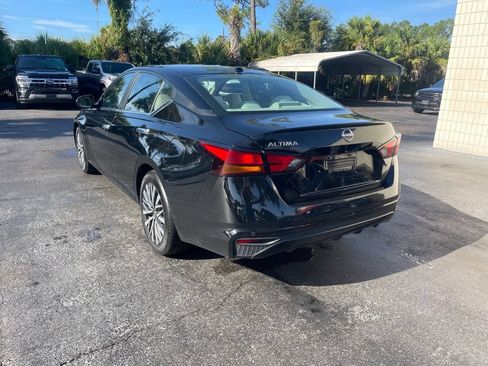Used 2025 Nissan Altima 2.5 SV FWD image 3