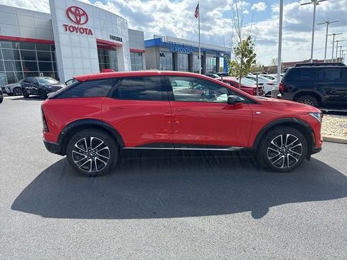 Used 2025 Cadillac Optiq Sport 2 image 8