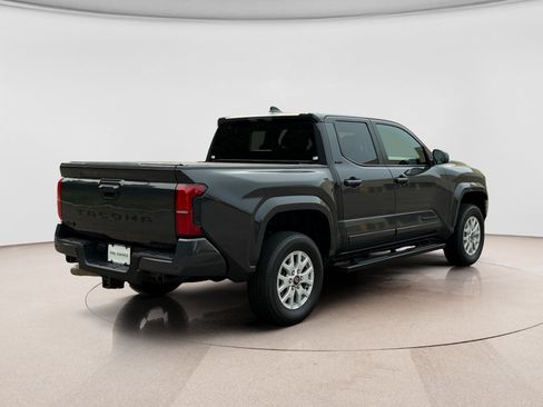 Used 2025 Toyota Tacoma SR5 w/ SR5 Upgrade Package AWD/4WD image 5