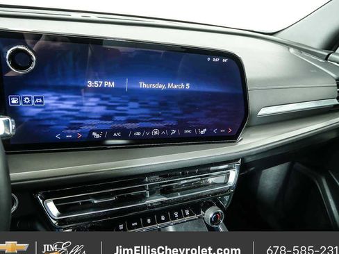 Certified 2025 Chevrolet Traverse LT FWD image 12