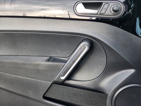 Used 2018 Volkswagen Beetle 2.0T Coast image 16