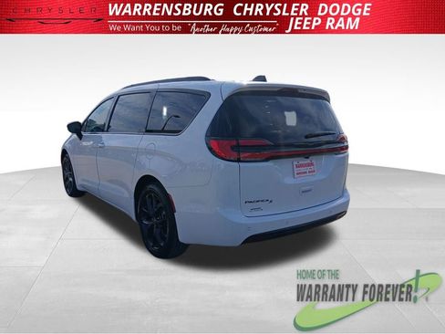 New 2026 Chrysler Pacifica Select image 6