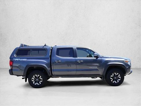 Used 2019 Toyota Tacoma TRD Off-Road AWD/4WD image 4