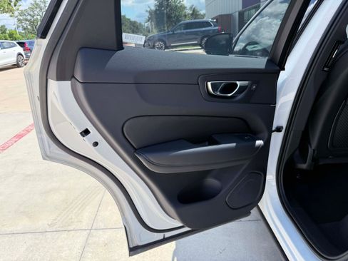 Certified 2025 Volvo XC60 B5 Plus AWD/4WD image 15
