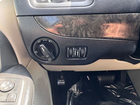 Used 2011 Dodge Grand Caravan Crew FWD image 34