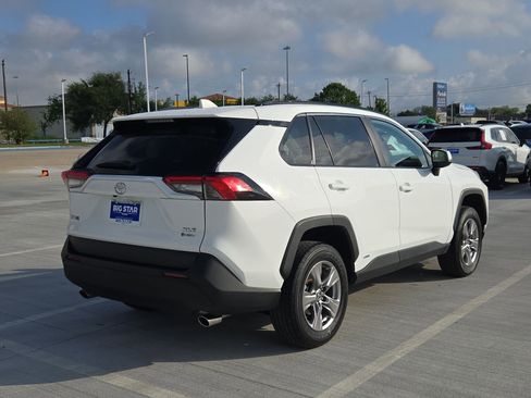 Used 2025 Toyota RAV4 XLE image 3