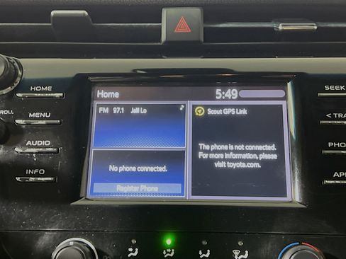 Used 2018 Toyota Camry LE FWD image 27
