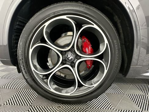 Used 2022 Alfa Romeo Stelvio Veloce image 31