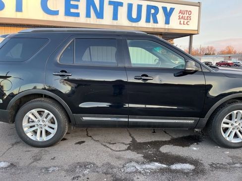 Used 2016 Ford Explorer XLT w/ Equipment Group 202A image 21
