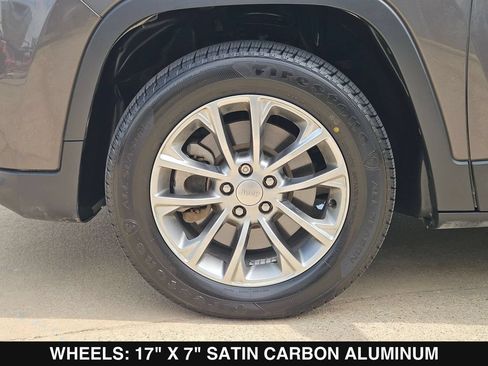 Used 2019 Jeep Cherokee Latitude Plus w/ Comfort/Convenience Group FWD image 34