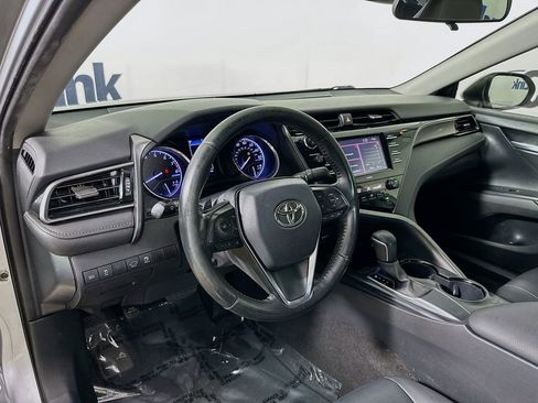 Used 2020 Toyota Camry SE image 10