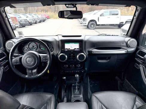 Used 2018 Jeep Wrangler Unlimited Rubicon w/ Connectivity Group image 26