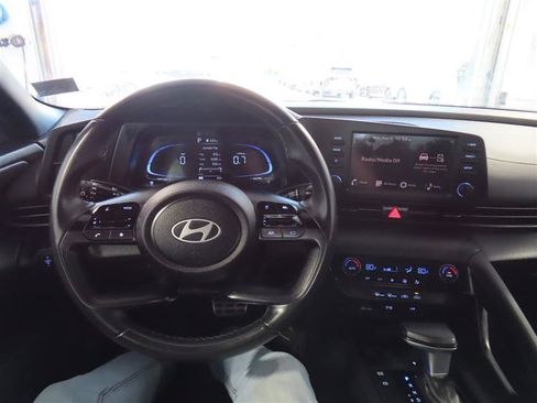 Used 2025 Hyundai Elantra Sport FWD image 19