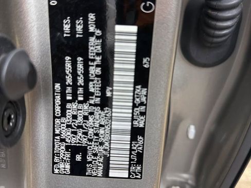 Used 2022 Lexus GX 460 Luxury w/ Off Road Package AWD/4WD image 11