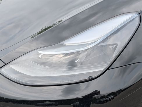 Used 2024 Tesla Model Y Long Range AWD/4WD image 16