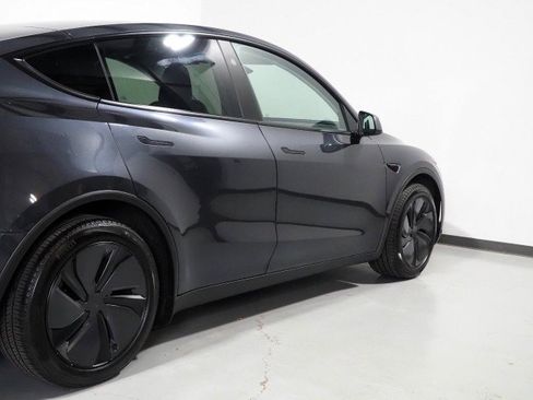 Used 2026 Tesla Model Y Long Range RWD image 62