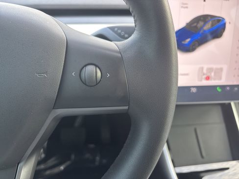 Used 2021 Tesla Model Y Long Range image 25