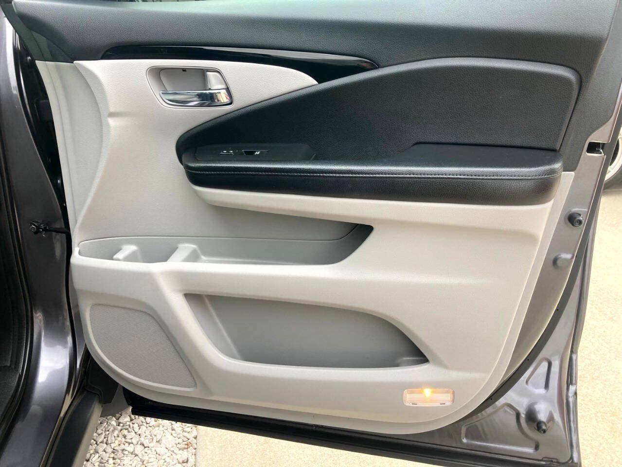 Used 2017 Honda Pilot Touring image 24