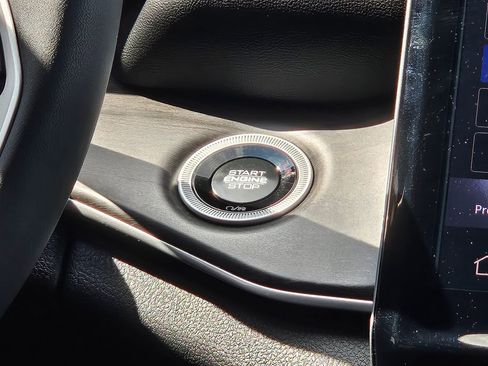 Used 2024 Jeep Grand Cherokee L Limited w/ Black Appearance Package image 15