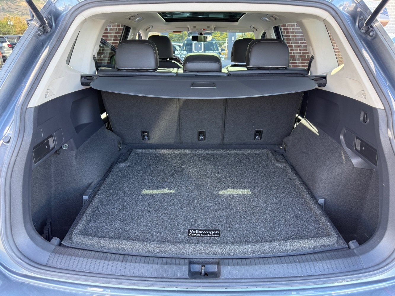 Used 2021 Volkswagen Tiguan SE w/ Panoramic Sunroof Package AWD/4WD image 10