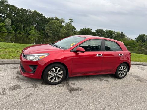Used 2021 Kia Rio S w/ Option Group 015 FWD image 2