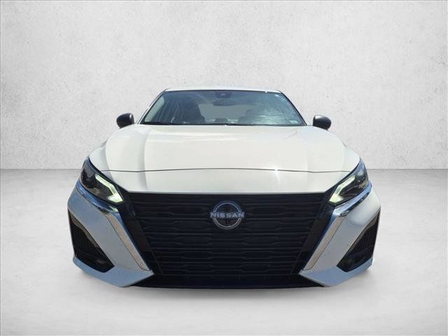 Used 2025 Nissan Altima 2.5 SV AWD/4WD image 2