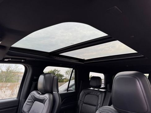 Used 2022 Lincoln Navigator Reserve w/ Monochromatic Package image 34