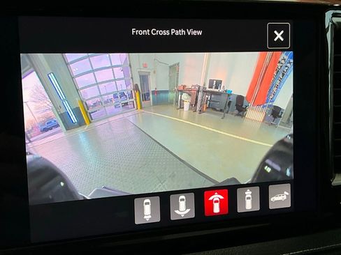 Used 2024 Chrysler Pacifica Touring-L image 32