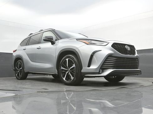 Used 2021 Toyota Highlander XSE FWD image 35