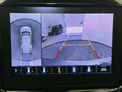 Used 2020 Chevrolet Traverse LT w/ LT Premium Package image 14