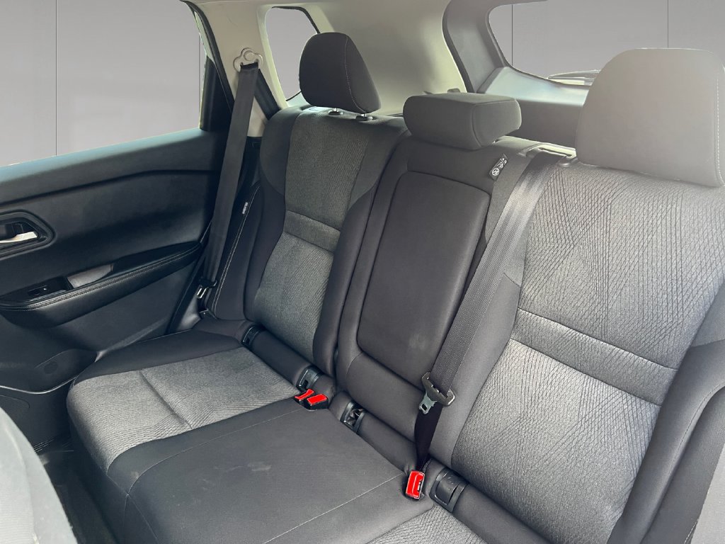 Used 2024 Nissan Rogue SV AWD/4WD image 17