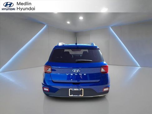 Used 2025 Hyundai Venue Limited image 4