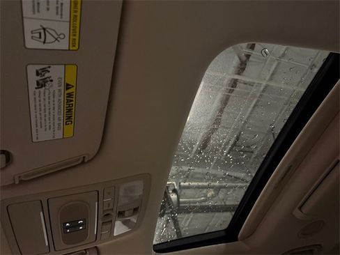 Used 2012 Hyundai Veracruz Limited w/ Entertainment Pkg image 37