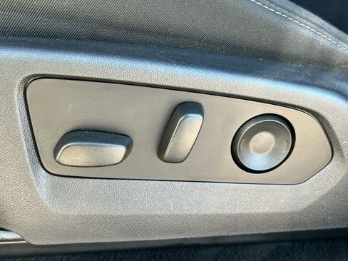 Used 2024 Chevrolet Colorado LT w/ LT Convenience Package II image 17