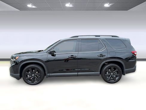 Used 2025 Honda Pilot Black Edition image 2