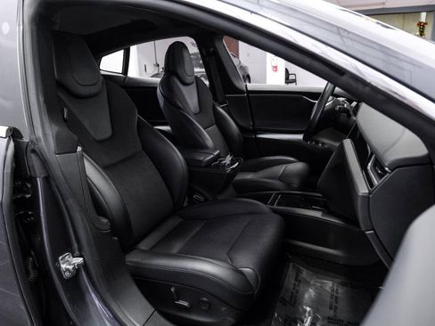 Used 2018 Tesla Model S 75D image 36