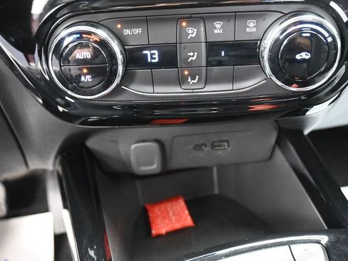 Used 2025 Chevrolet Trax LT FWD image 32