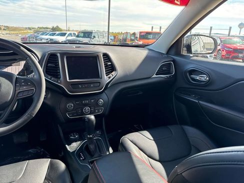 Used 2022 Jeep Cherokee Trailhawk w/ Premium Leather Package image 17