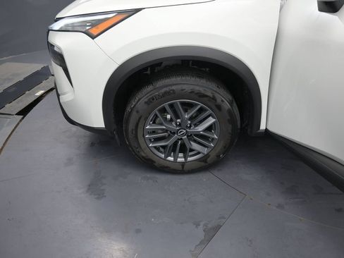 Used 2024 Nissan Rogue S FWD image 14