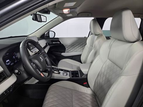 Used 2023 Mitsubishi Outlander SEL AWD/4WD image 13