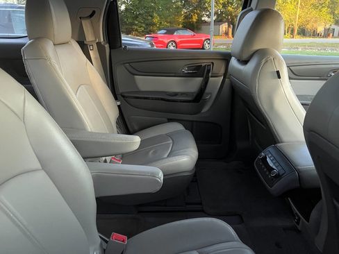 Used 2016 GMC Acadia SLT image 11