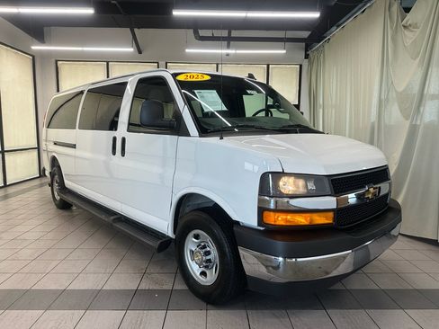 Used 2025 Chevrolet Express 3500 LT w/ LT Preferred Equipment Group RWD image 2