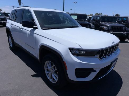 Used 2025 Jeep Grand Cherokee Laredo X RWD image 6